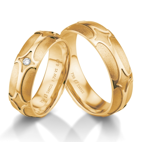 wedding rings in yellow gold