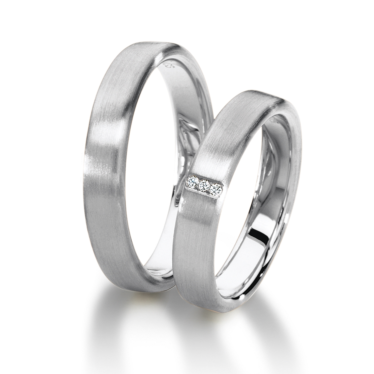 71-81850-0-0_WG rings in gold, platinum, palladium and carbon with diamonds