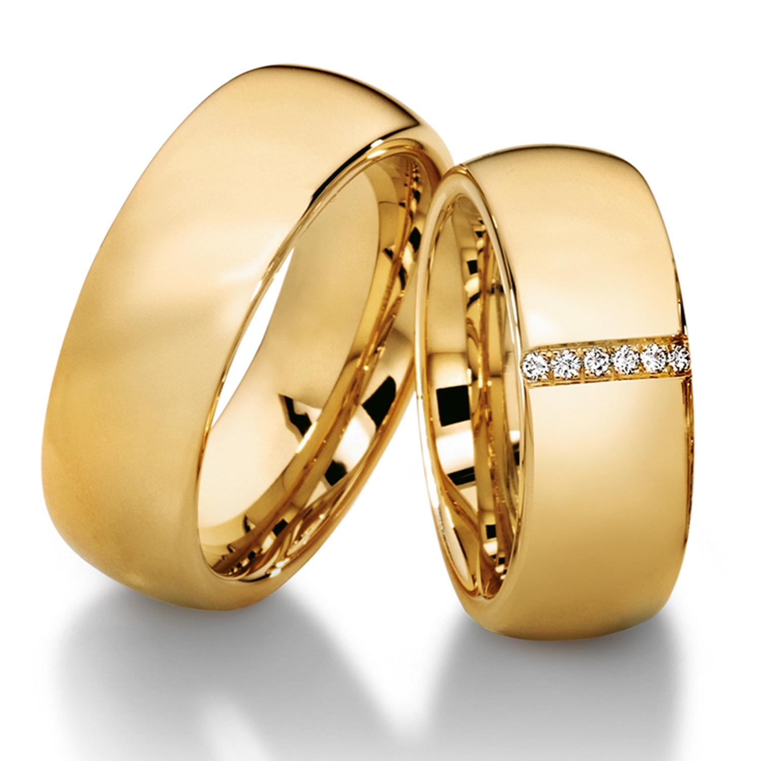 wedding rings in yellow gold