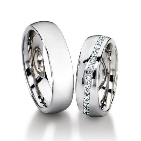 rings in gold, platinum, palladium and carbon with diamonds