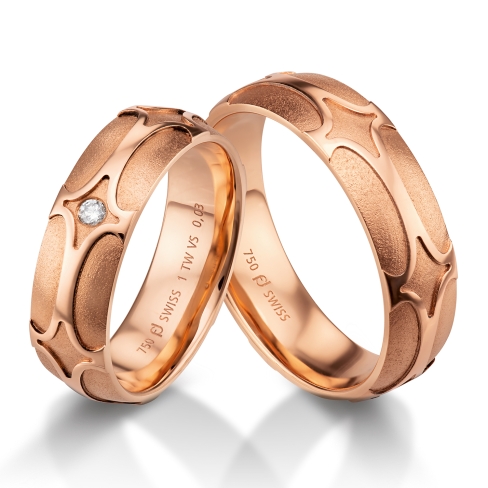 wedding rings in red gold